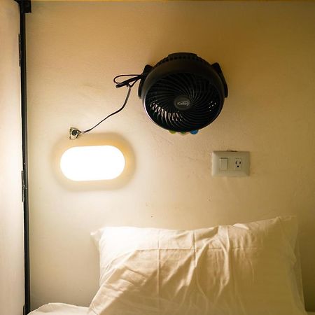 Baku Laureles Hostel Medellín Exteriör bild