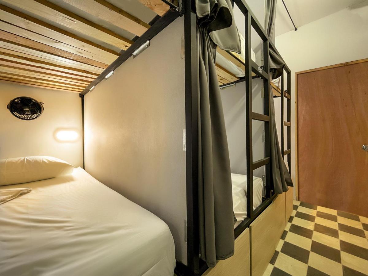 Baku Laureles Hostel Medellín Exteriör bild