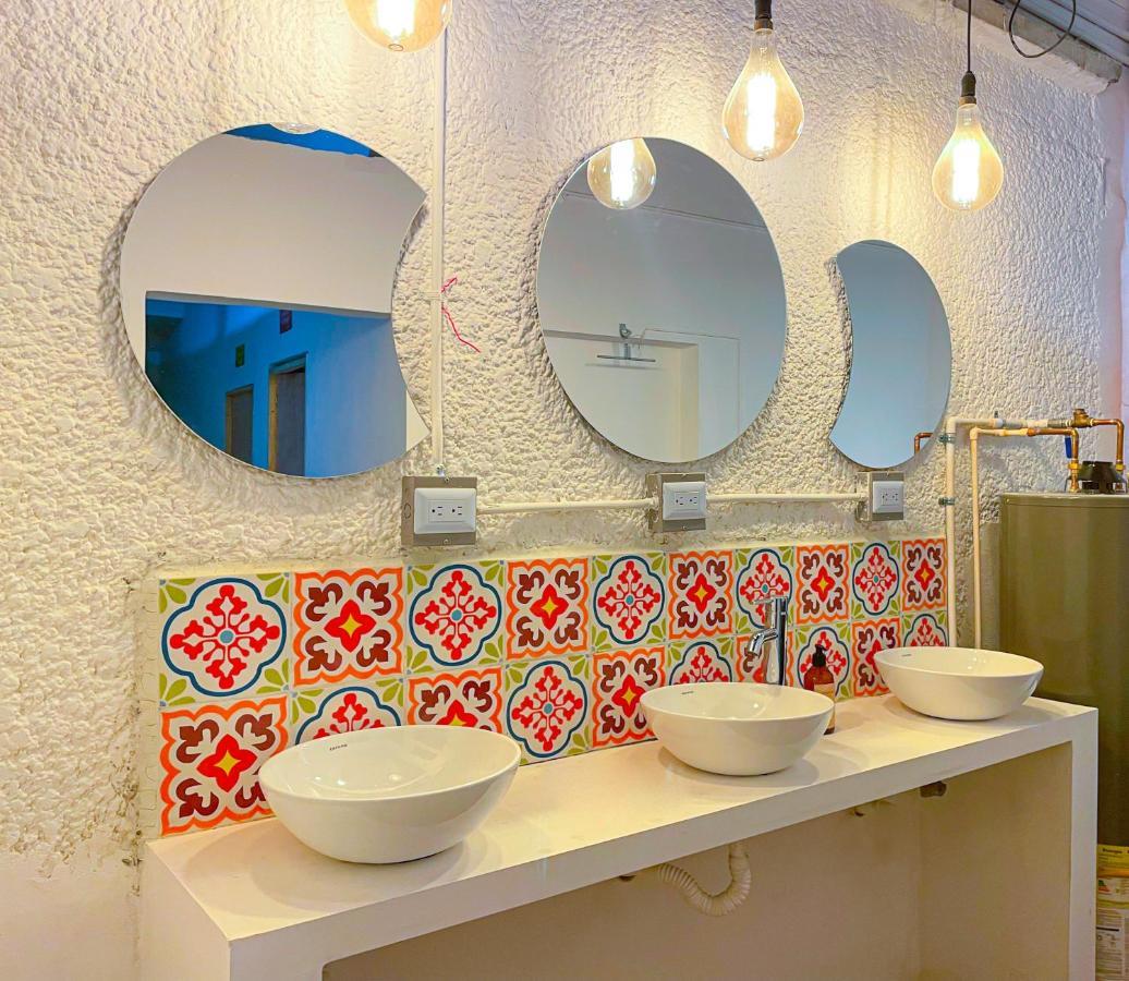 Baku Laureles Hostel Medellín Exteriör bild