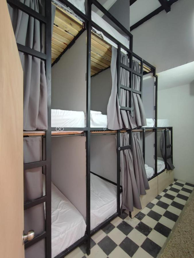 Baku Laureles Hostel Medellín Exteriör bild