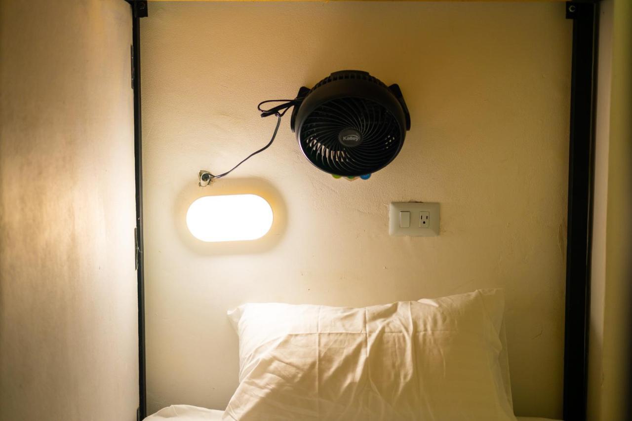 Baku Laureles Hostel Medellín Exteriör bild