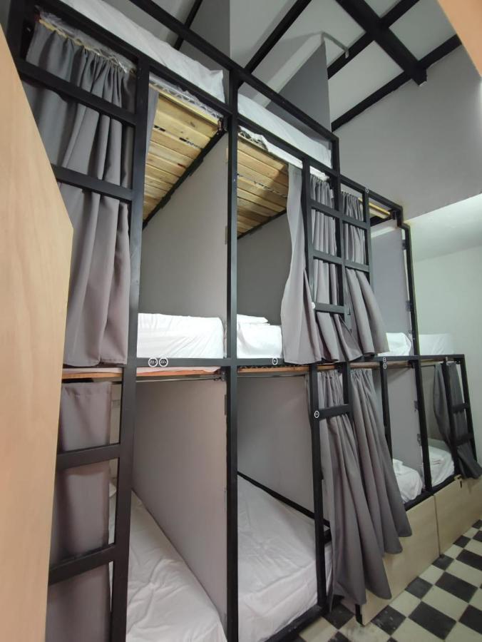 Baku Laureles Hostel Medellín Exteriör bild