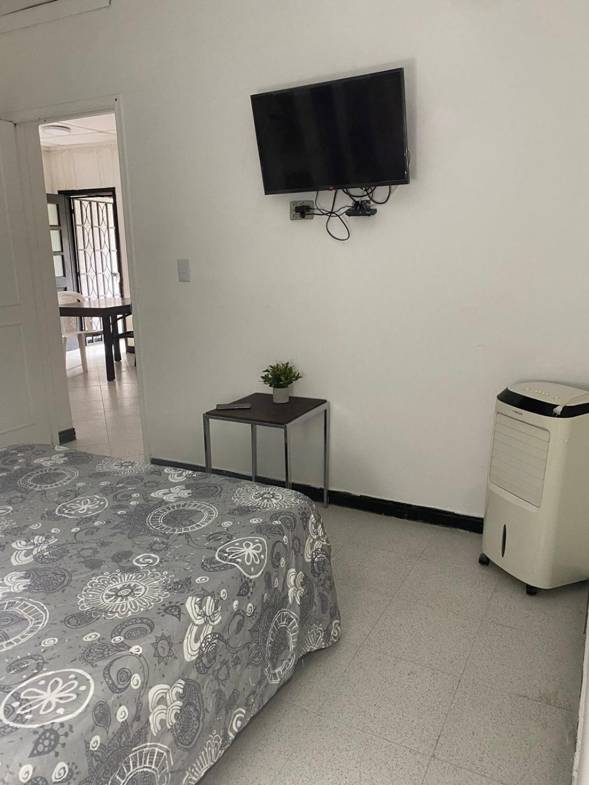 Baku Laureles Hostel Medellín Exteriör bild