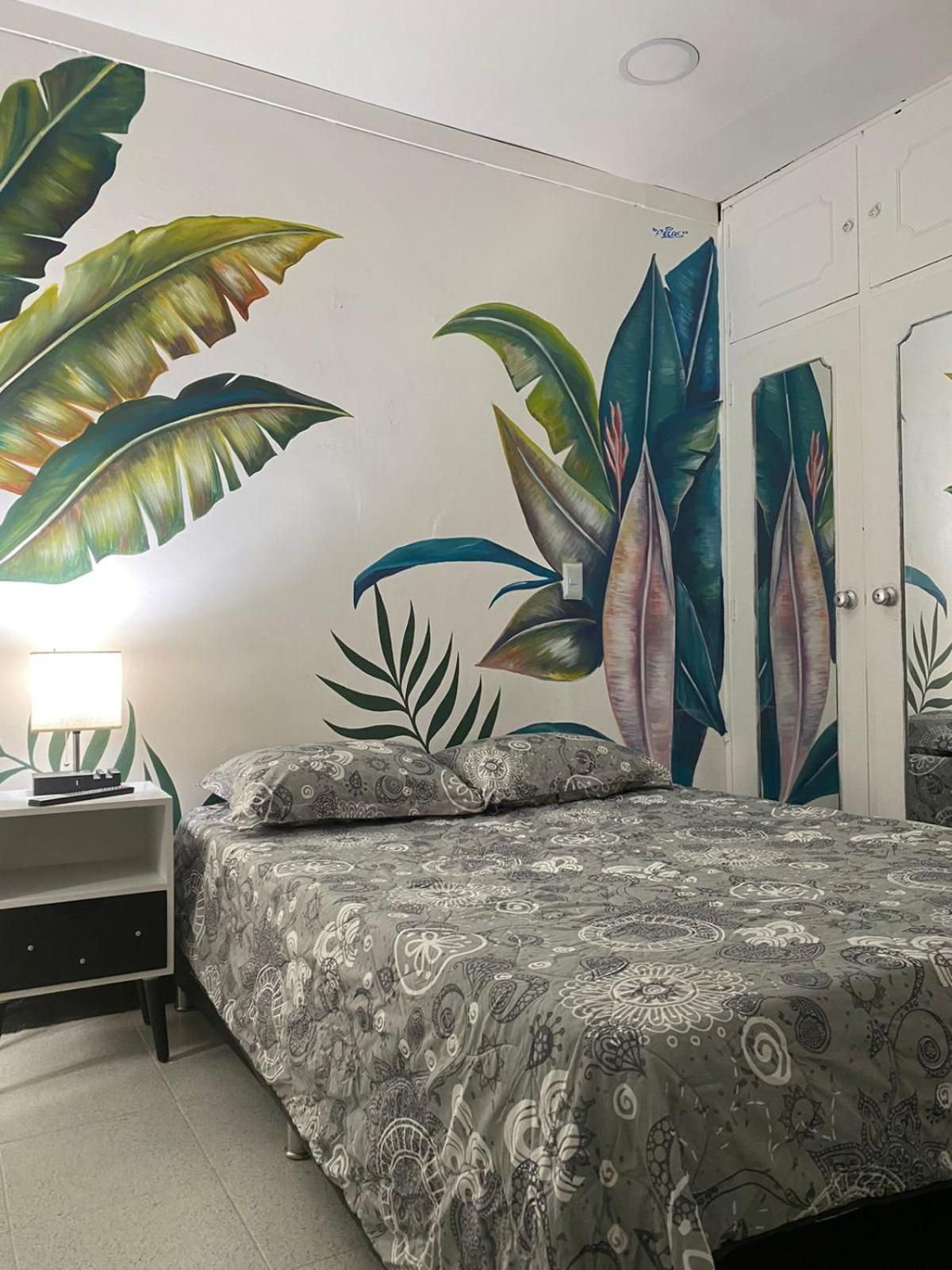 Baku Laureles Hostel Medellín Exteriör bild